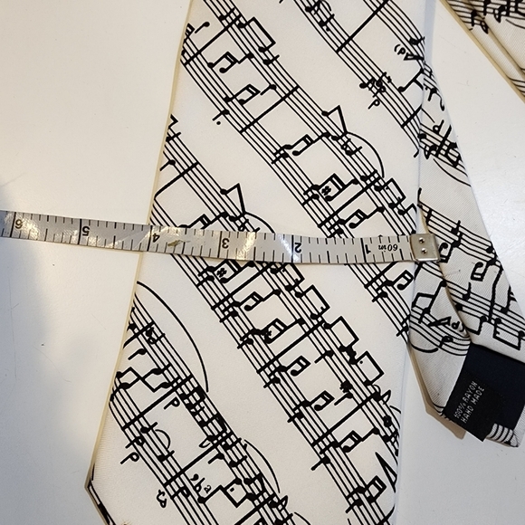 UTOPIA men's white and black music notes Novelty Print tie - Picture 5 of 6